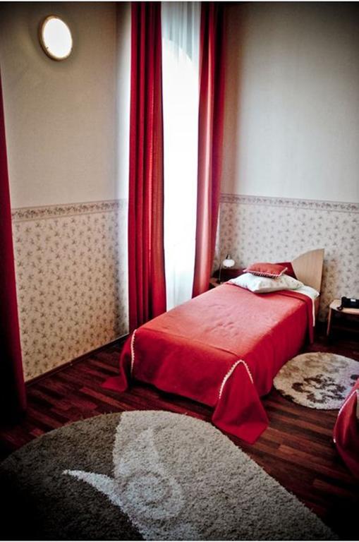 Hotel Arad Bilik gambar